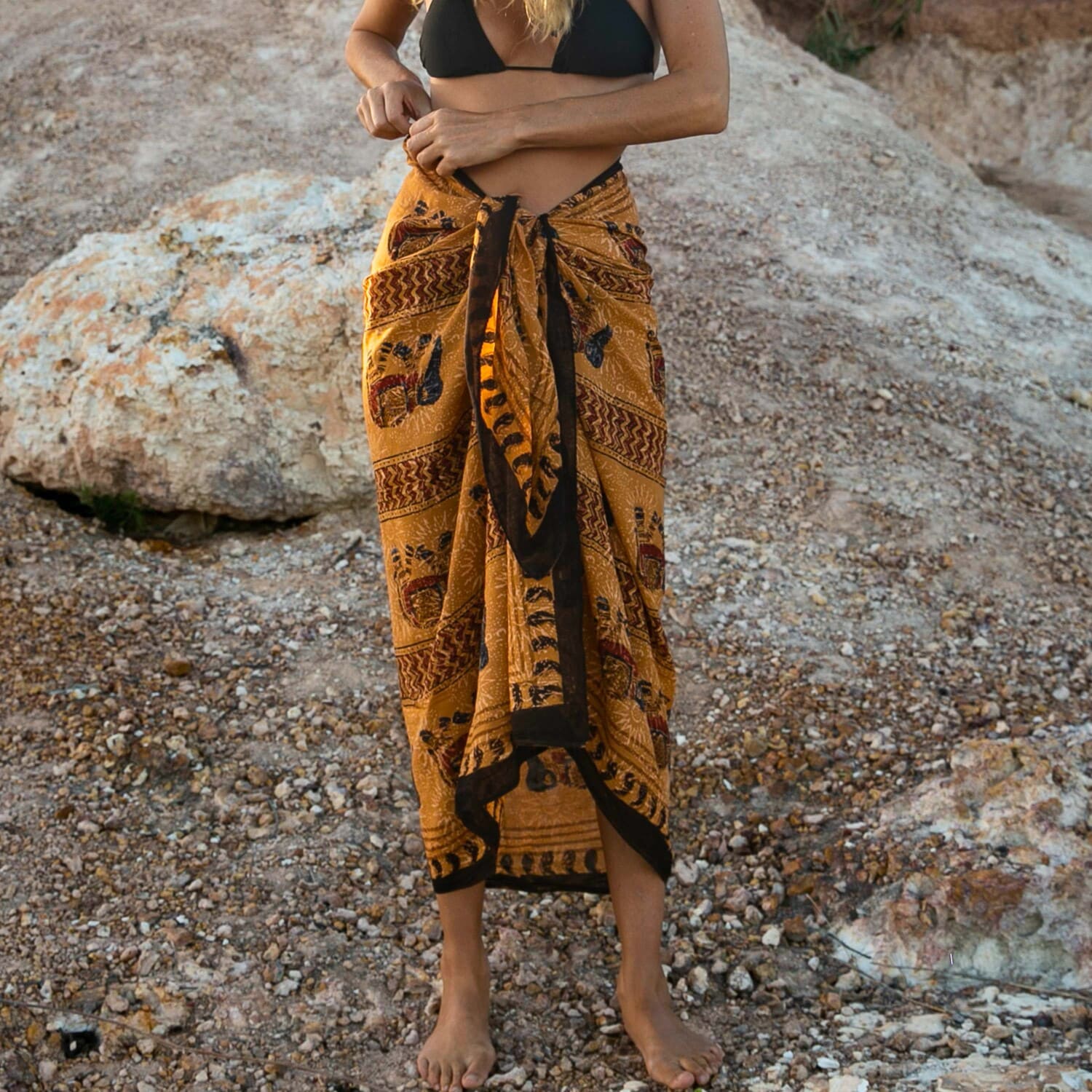 http://www.embella.com.au/cdn/shop/products/indian-summer-sarong.jpg?v=1665121972